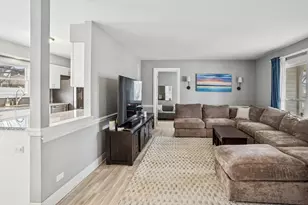 988 Cooper Ct, Elk Grove Village, IL 60007 - Photo 5