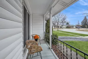 988 Cooper Ct, Elk Grove Village, IL 60007 - Photo 3