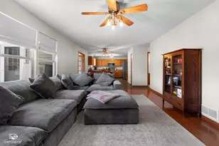 1064 N 129th Infantry Dr, Joliet, IL 60435 - Photo 3