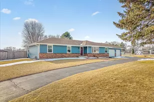 4361 Pfister Ln, Roscoe, IL 61073 - Photo 3