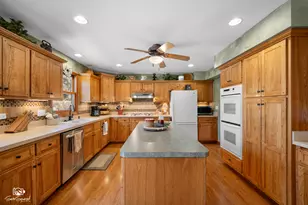 735 Meadowwood Dr, Joliet, IL 60431 - Photo 11