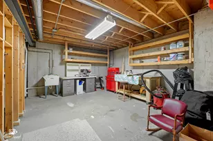 735 Meadowwood Dr, Joliet, IL 60431 - Photo 37