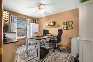 735 Meadowwood Dr, Joliet, IL 60431 - Photo 9