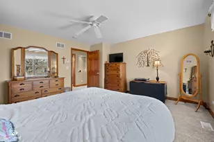 735 Meadowwood Dr, Joliet, IL 60431 - Photo 25