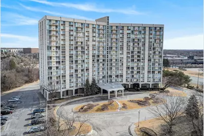 40 N Tower Road #2F, Oak Brook, IL 60523 - Photo 1