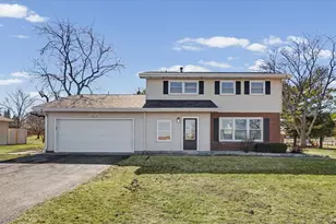 913 E 1st St, Gibson City, IL 60936 - Photo 3