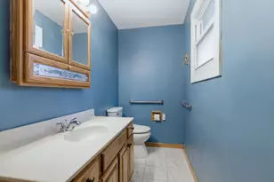 136 McKinstry Dr, Elgin, IL 60123 - Photo 9