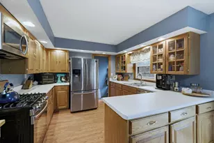 136 McKinstry Dr, Elgin, IL 60123 - Photo 5