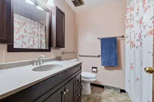 136 McKinstry Dr, Elgin, IL 60123 - Photo 13