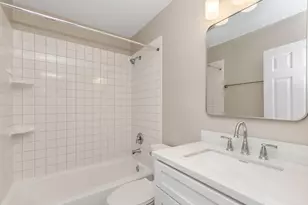 4025 Peartree Dr, Lake in the Hills, IL 60156 - Photo 17