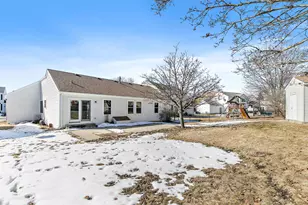 4025 Peartree Dr, Lake in the Hills, IL 60156 - Photo 29