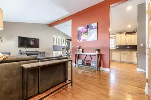 705 S Dymond Rd, Libertyville, IL 60048 - Photo 5