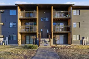 627 Virginia Rd, Crystal Lake, IL 60014 - Photo 1