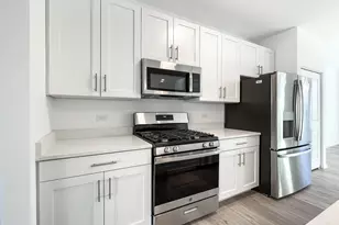 245 Regency Ct, Wauconda, IL 60084 - Photo 5