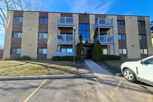 664 Pinecrest Dr, Prospect Heights, IL 60070 - Photo 1