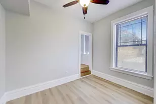 2114 W Byron St, Chicago, IL 60618 - Photo 19