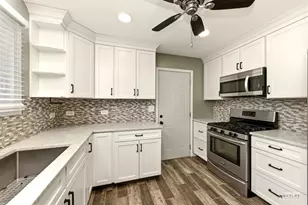 925 Lindenwood Dr, Aurora, IL 60506 - Photo 9