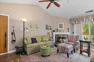 26 Waterbury Ln, Schaumburg, IL 60193 - Photo 3