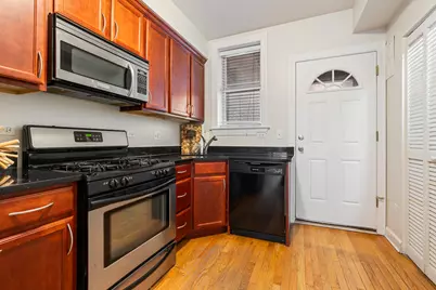 3335 W Byron Street #2, Chicago, IL 60618 - Photo 7