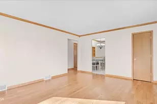 7132 W 84th Pl, Burbank, IL 60459 - Photo 5