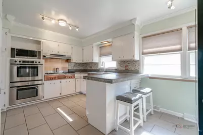 34049 N Hickory Avenue, Grayslake, IL 60030 - Photo 5