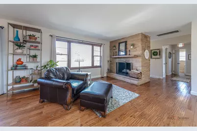 34049 N Hickory Avenue, Grayslake, IL 60030 - Photo 11