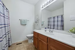 2202 Tremont Ln, Joliet, IL 60431 - Photo 13