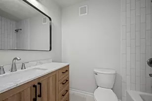 2411 N Kennicott Dr, Arlington Heights, IL 60004 - Photo 15