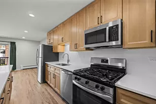 2411 N Kennicott Dr, Arlington Heights, IL 60004 - Photo 7