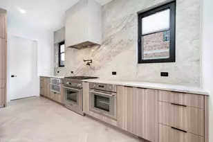 23388 N Birchwood Ln, Deerfield, IL 60015 - Photo 9