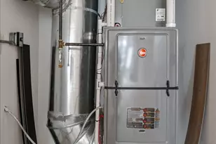 2442 W Division St, Chicago, IL 60622 - Photo 11