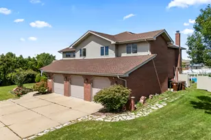 8036 Highfield Ct, Tinley Park, IL 60487 - Photo 3