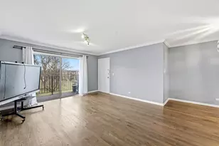 9350 Bay Colony Dr, Des Plaines, IL 60016 - Photo 5