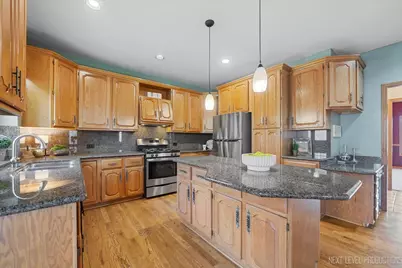 1599 Far Hills Drive, Bartlett, IL 60103 - Photo 7