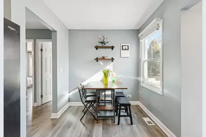 1063 Stonehedge Drive, Schaumburg, IL 60194 - Photo 3