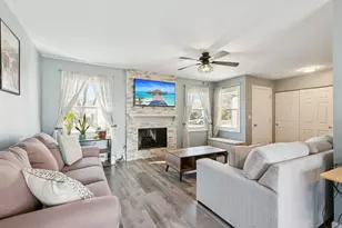 1063 Stonehedge Dr, Schaumburg, IL 60194 - Photo 9