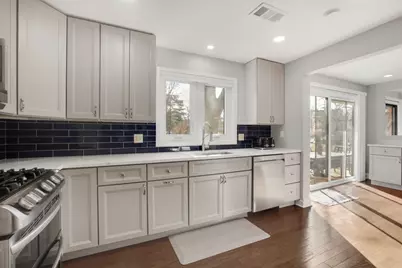 706 Waukegan Road #4, Glenview, IL 60025 - Photo 9