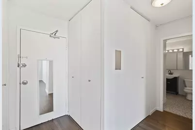 1360 N Sandburg Terrace #2908, Chicago, IL 60610 - Photo 9