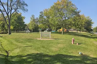 8440 W 95th St, Hickory Hills, IL 60457 - Photo 15