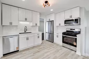 2431 Ernst St, Franklin Park, IL 60131 - Photo 3