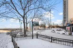 5757 N Sheridan Rd, Chicago, IL 60660 - Photo 19