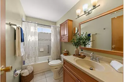 215 E Lincoln Avenue, Glendale Heights, IL 60139 - Photo 15