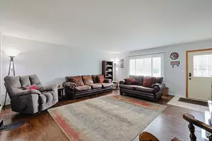 7815 Carlisle Dr, Hanover Park, IL 60133 - Photo 5