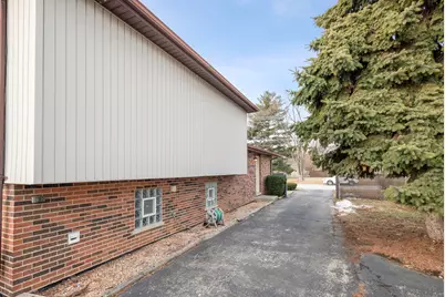 9237 S 77th Avenue, Hickory Hills, IL 60457 - Photo 29