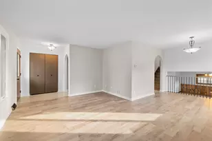 9237 S 77th Ave, Hickory Hills, IL 60457 - Photo 17