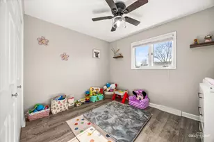 764 Scott Dr, Elgin, IL 60123 - Photo 9