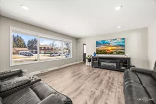 764 Scott Dr, Elgin, IL 60123 - Photo 3