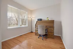 566 Horizon Dr W, Saint Charles, IL 60175 - Photo 5