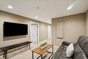 689 E Illinois Rd, Lake Forest, IL 60045 - Photo 17