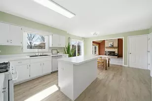 561 Boardman Cir, Bolingbrook, IL 60440 - Photo 9